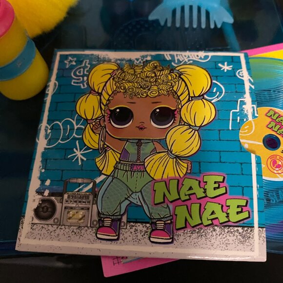 L.O.L - Picture 11 of 16